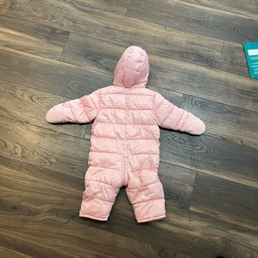 Old Navy Snowsuit VGUC 12-18 months